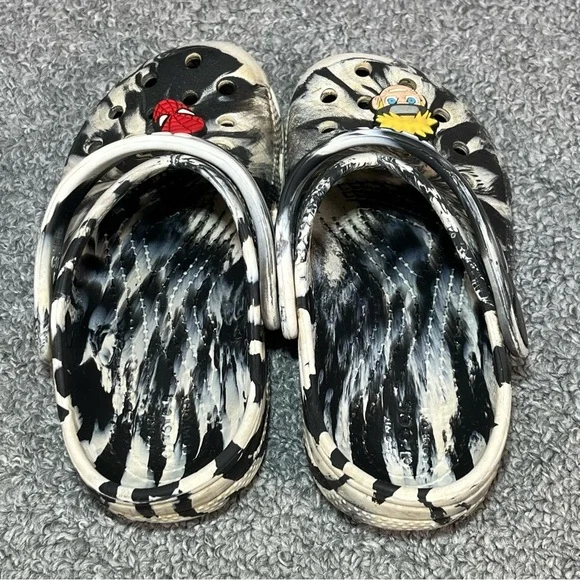 Crocs Tie Dye Kids Size 11 Slip On Shoes With Gibbets - Picture 2 of 5